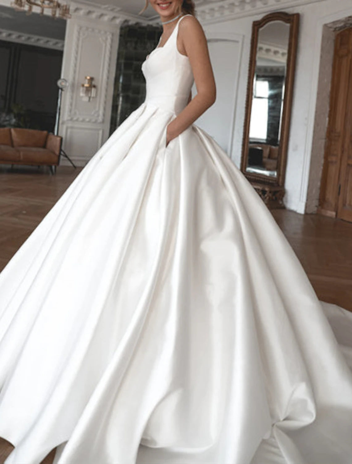 Royal Style Formale Brautkleider Ballkleid Square Neck Sleeveless Kapelle Zug Satin Brautkleider Mit Volltonfarbe