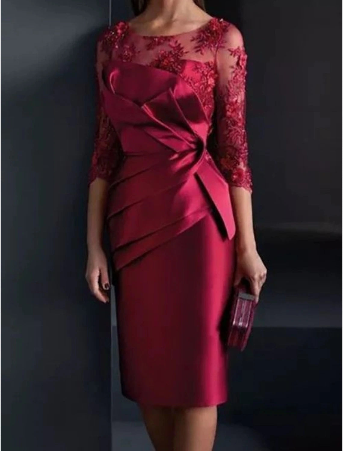 Etuikleid/Säulenkleid für die Mutter der Braut, Hochzeitsgast, elegant, Illusionsausschnitt, knielang, Satin, Spitze, 3/4-Ärmel mit Applikationen, Rüschen
