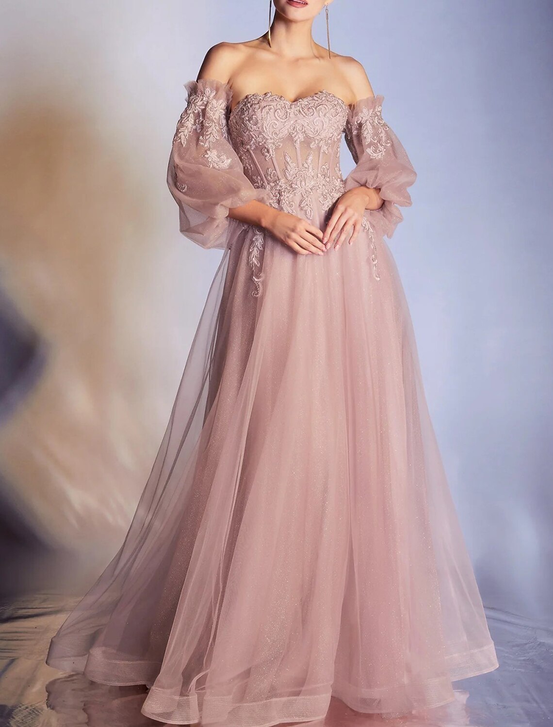 Robe de bal trapèze élégante, longueur au sol, manches 3/4, épaules dénudées, dentelle, dos nu, avec appliques