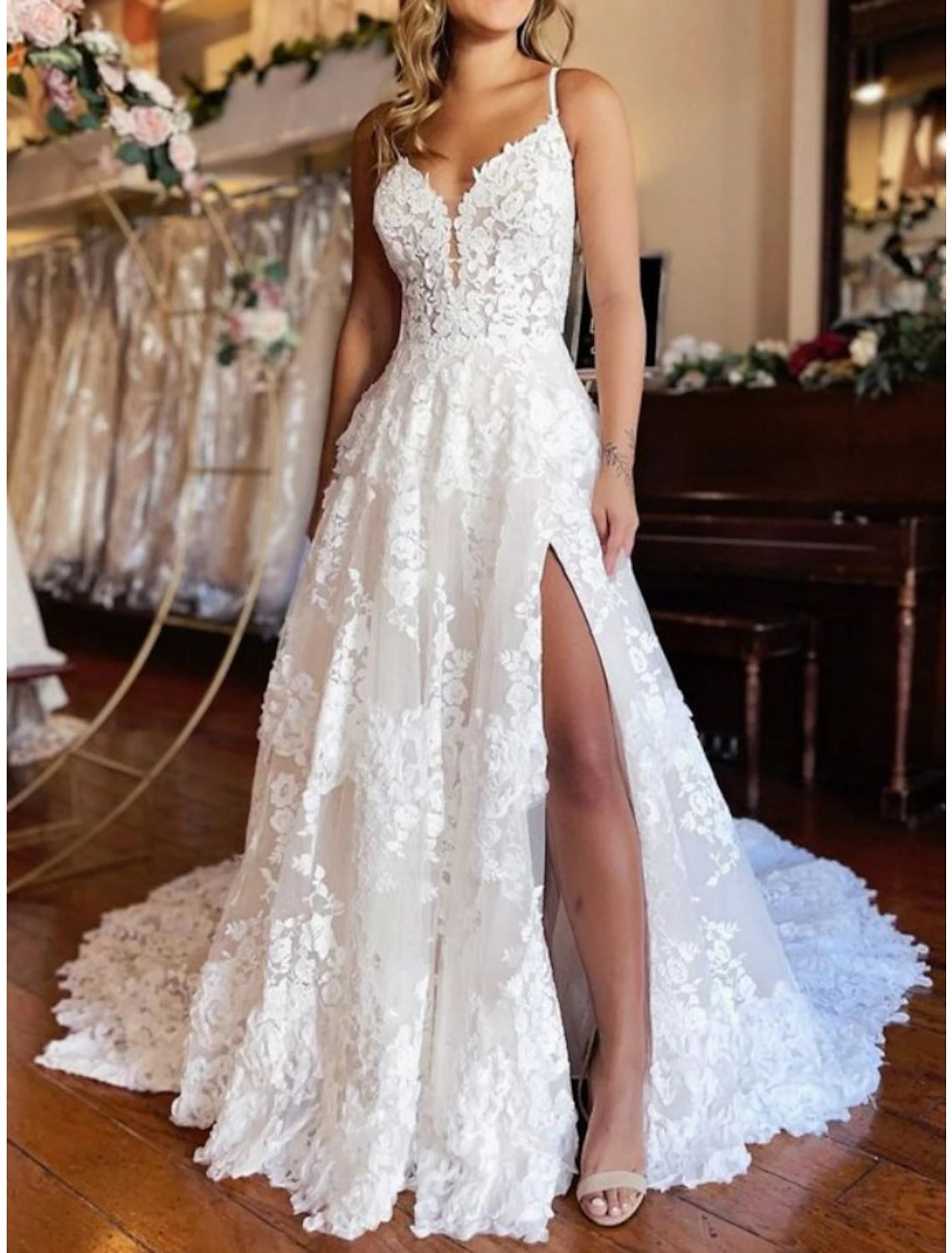 Robes de mariée de plage pour femmes mûres, coupe trapèze, sans manches, traîne, en dentelle, avec plis et fente sur le devant