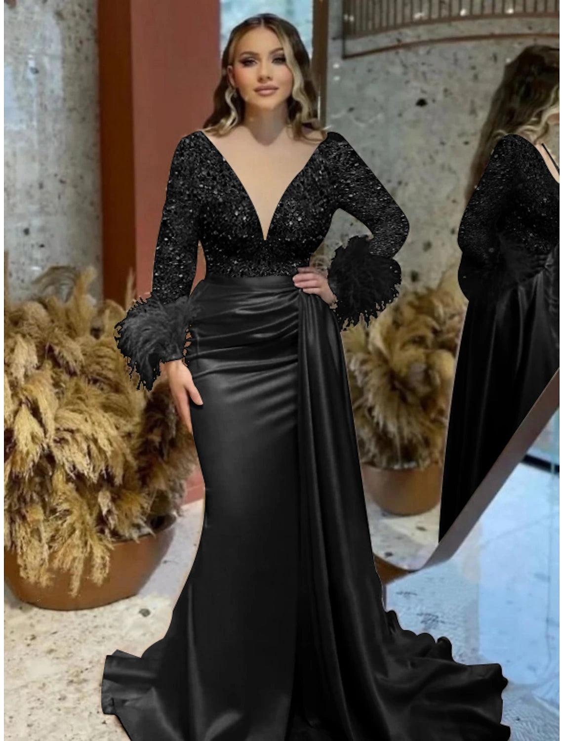 Meerjungfrau/Trompete Abendkleid Elegantes Kleid Formale Hochzeit Hofschleppe Langarm V-Ausschnitt Satin mit Feder Glitzer Gerüscht