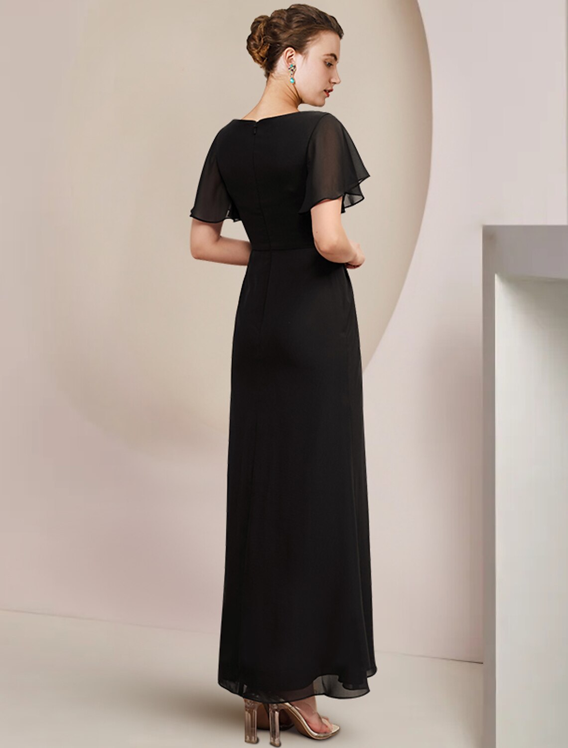 Etuikleid/Säulenkleid für die Brautmutter, elegantes U-Ausschnitt-Kleid für Hochzeitsgäste, knöchellang, Chiffon, kurze Ärmel, mit Kristallbrosche, seitlich drapiert