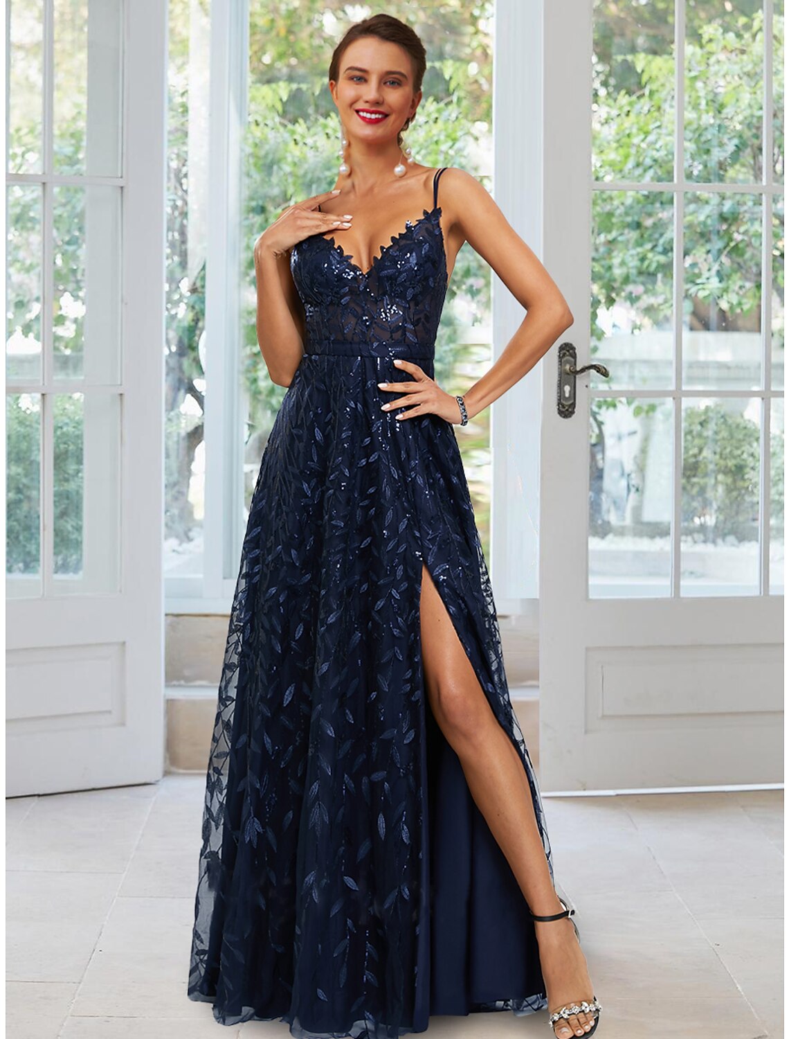 Robe de soirée trapèze à fleurs, longueur au sol, sans manches, bretelles spaghetti, satin avec applications fendues