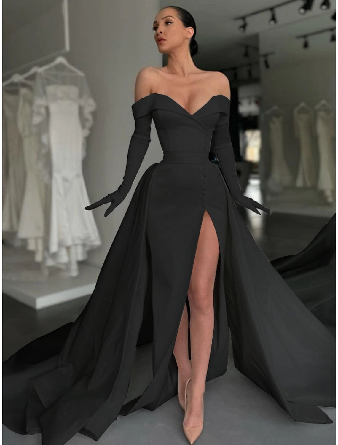 Robe de soirée trapèze élégante, robe noire formelle, grande taille, traîne, manches longues, épaules dénudées, satin avec boutons, plis et fente