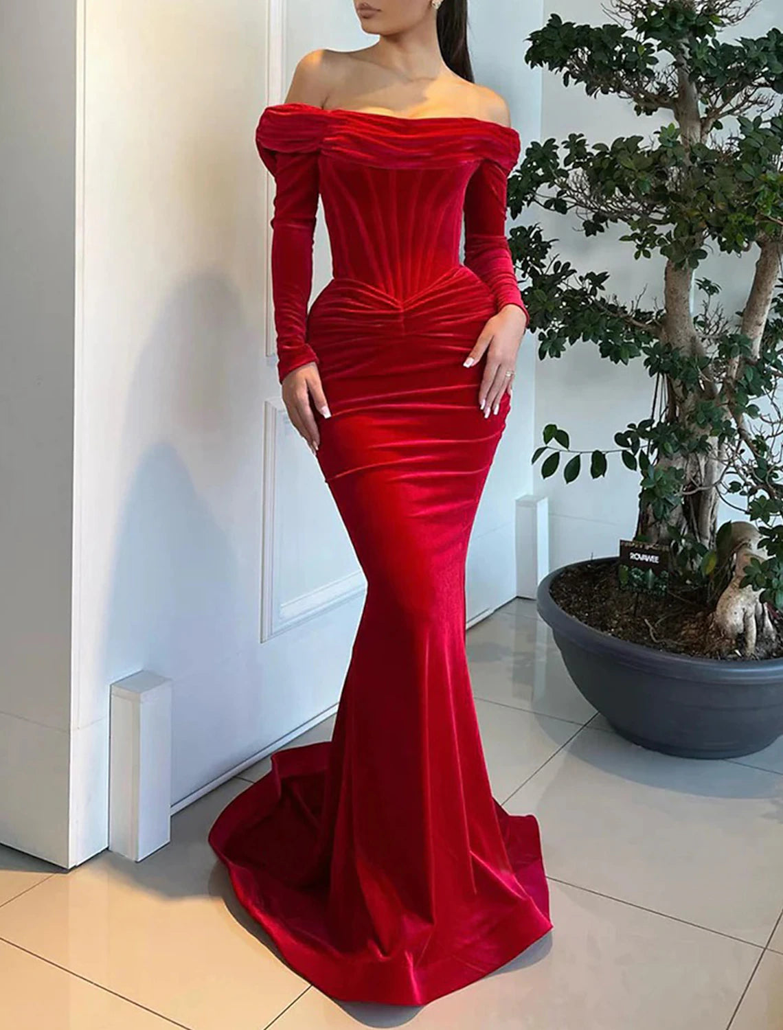 Meerjungfrau/Trompete Abendkleid Korsettkleid Formelles Rot Grün Kleid Sweep/Pinselzug Langarm Schulterfrei Samt mit Rüschen