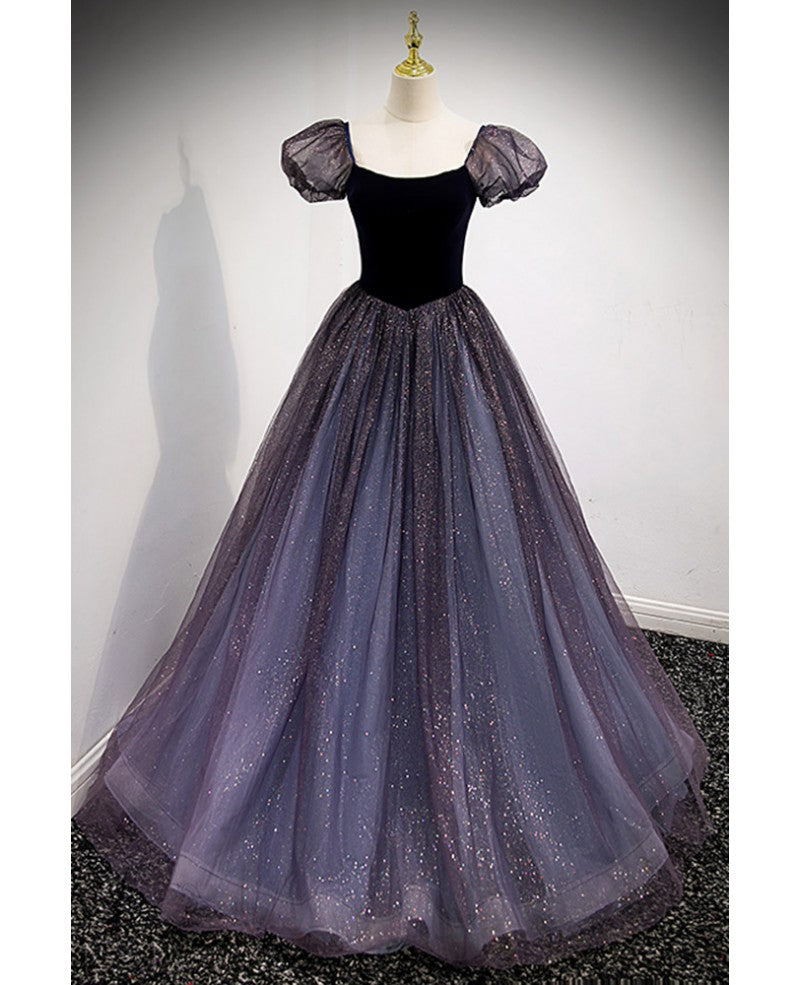 Edles Retro Lila Ballkleid mit quadratischem Ausschnitt, Puffärmeln, transparentem Glitzer, lila A-förmigem rückenfreiem Träger und bodenlangem Abendkleid
