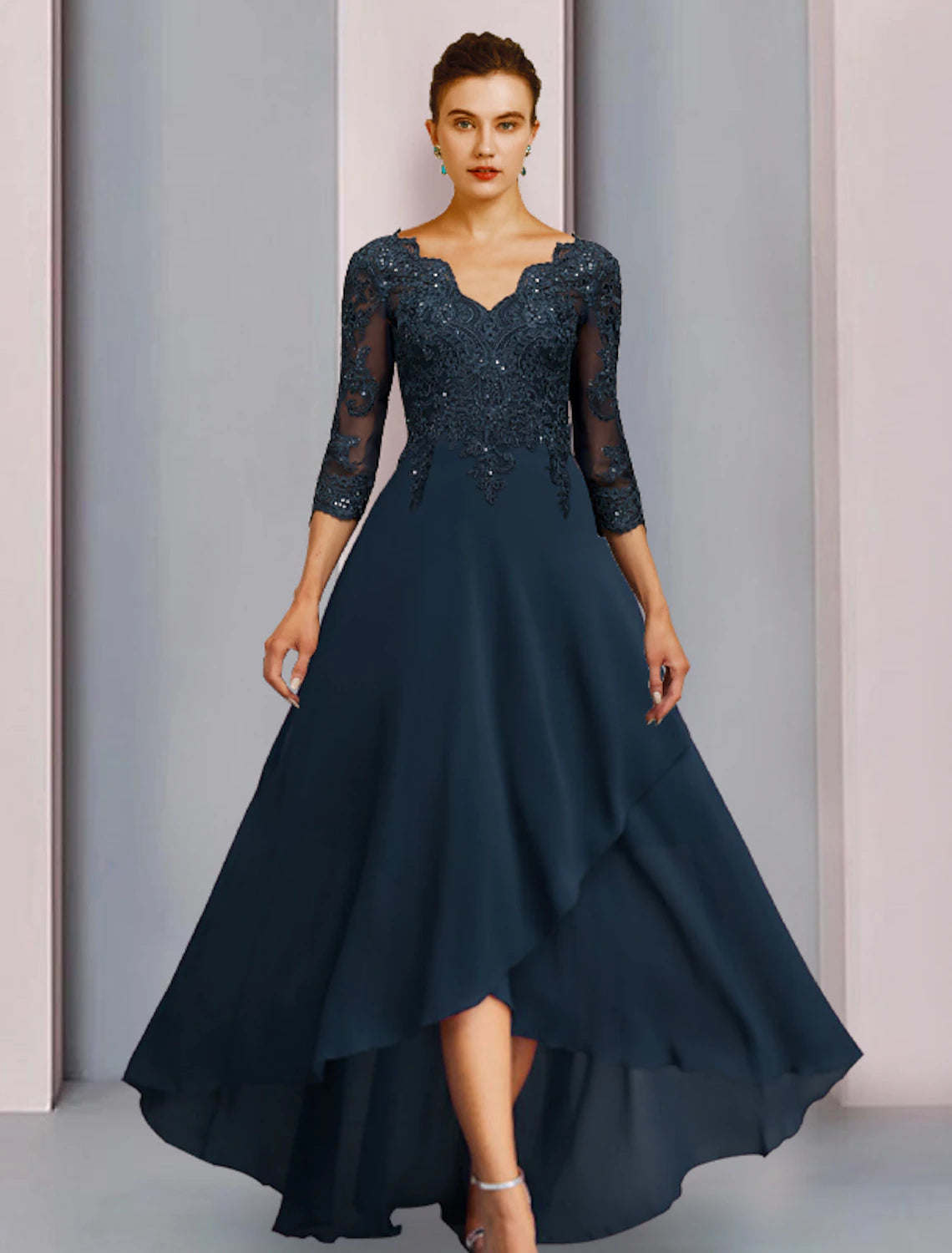 Etuikleid/Säulenkleid für die Brautmutter, Hochzeitsgast, Vintage, Glitzer und Glanz, V-Ausschnitt, asymmetrisch, Chiffon, Spitze, 3/4-Ärmel mit Falten, Pailletten