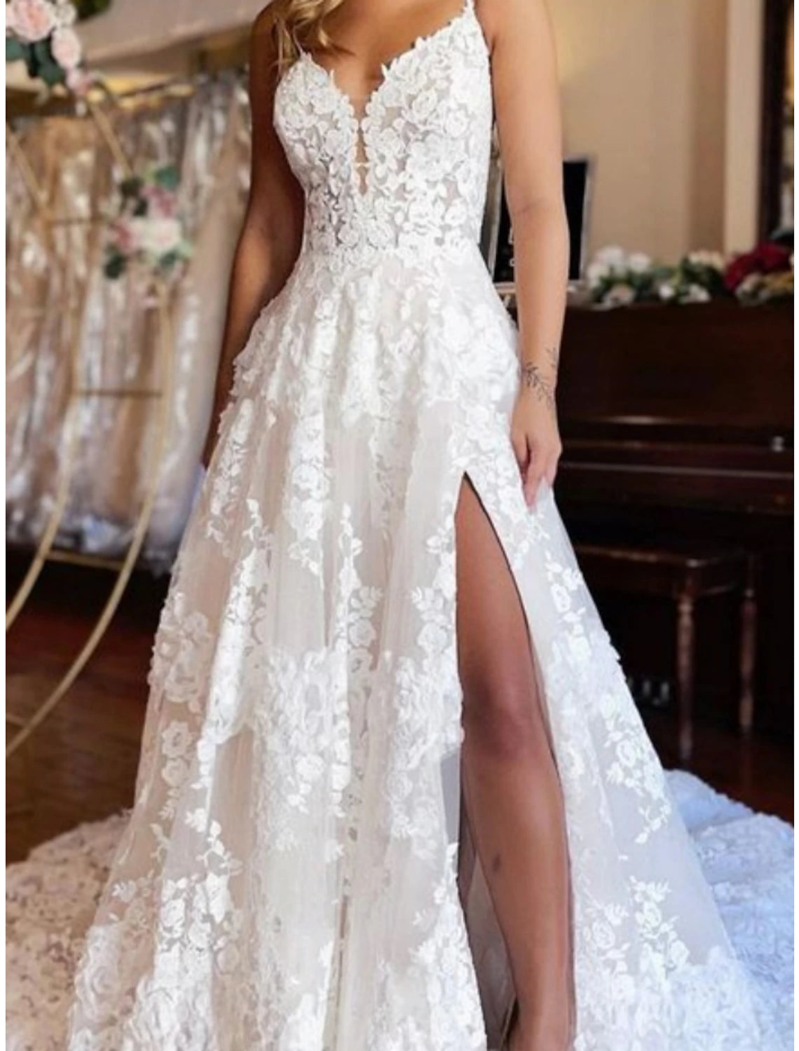 Robes de mariée de plage pour femmes mûres, coupe trapèze, sans manches, traîne, en dentelle, avec plis et fente sur le devant
