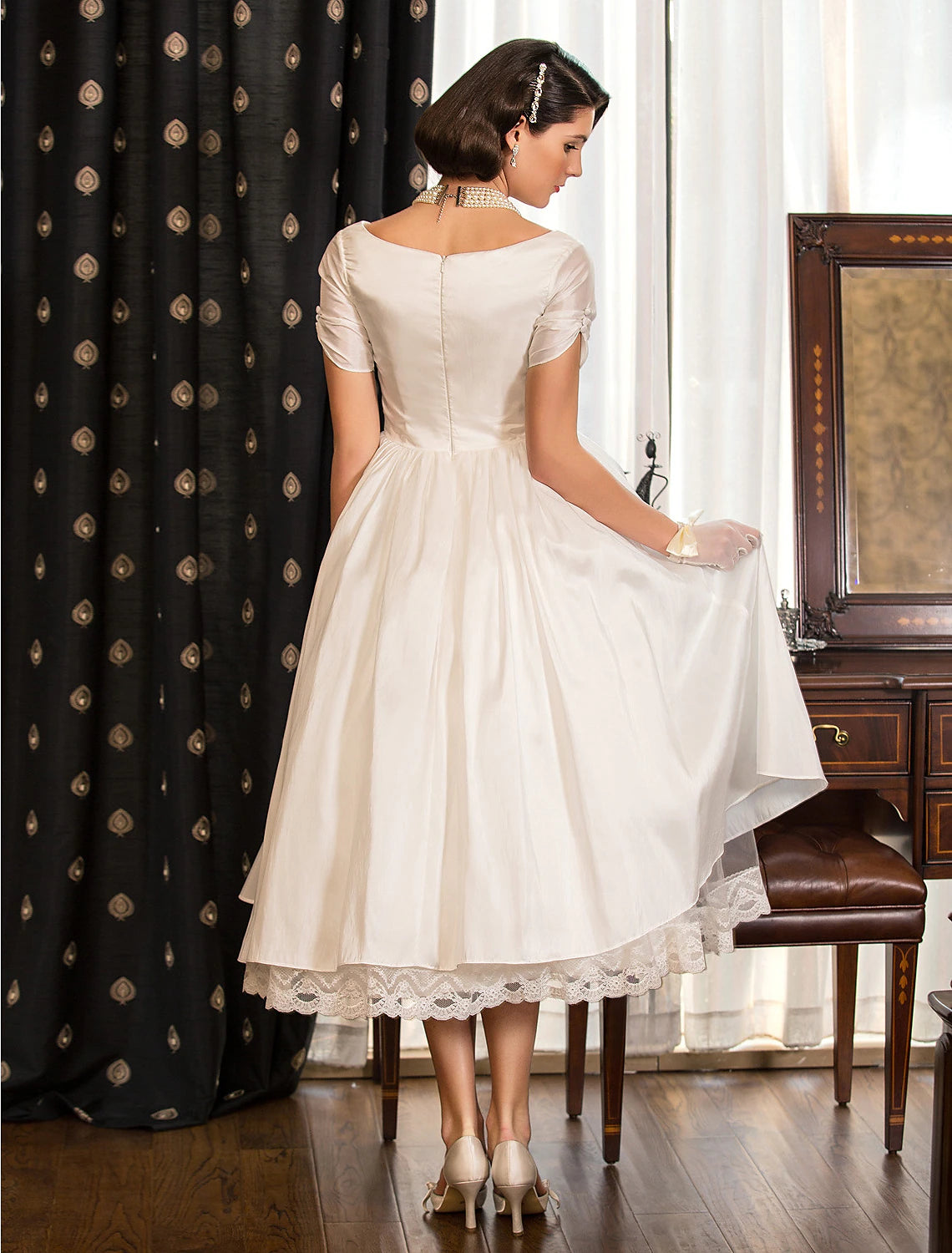 Robes de mariée de réception vintage années 1940/1950, petites robes blanches, coupe trapèze, col en V, manches courtes, longueur thé, en satin, avec dentelle croisée, pour fête de mariage d'été et d'automne