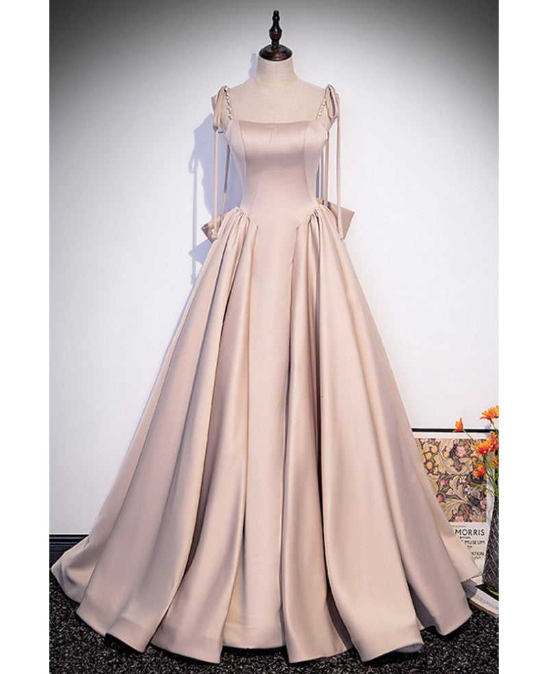 Robe de bal élégante en satin champagne, bretelles perlées, sans manches, coupe trapèze/princesse, dos nu, nœud et longueur au sol