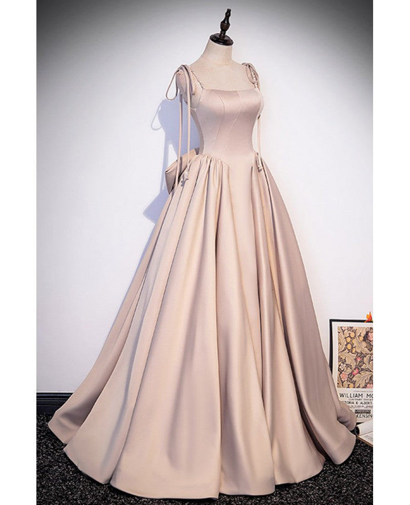 Robe de bal élégante en satin champagne, bretelles perlées, sans manches, coupe trapèze/princesse, dos nu, nœud et longueur au sol