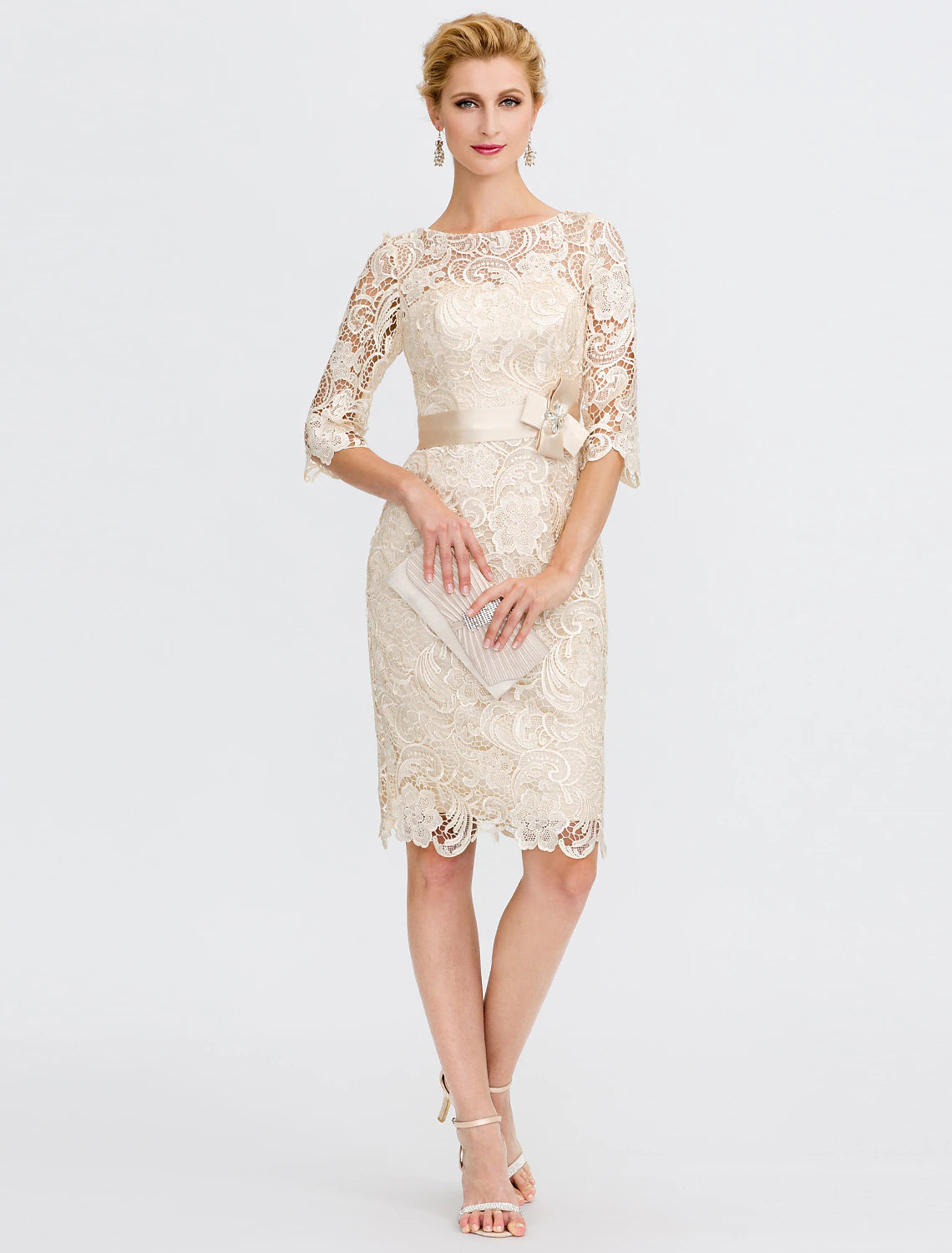 Etuikleid/Säulenkleid für die Mutter der Braut, formeller Hochzeitsgast, elegant, Übergröße, Illusionsausschnitt, knielang, durchgehende Spitze, 3/4-Ärmel mit Schleife(n),