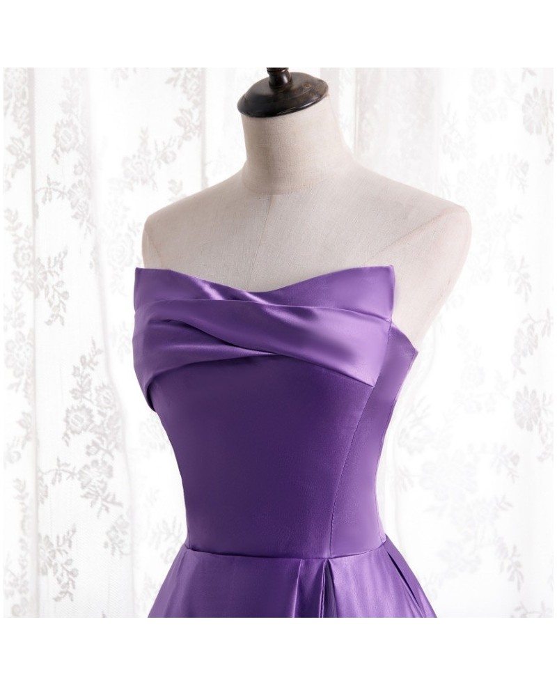 Schlichtes und elegantes lila schulterfreies Satin-Abendkleid ohne Träger mit lila A-förmigem trägerlosem Träger und rückenfreiem und bodenlangem Ballkleid