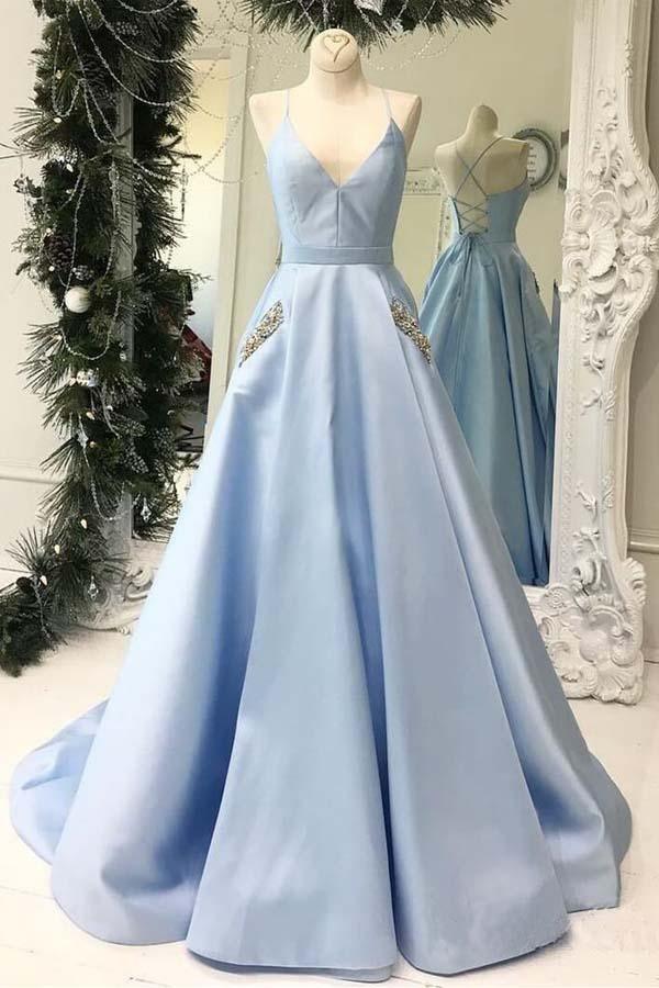 Einfaches, himmelblaues, langes Ballkleid aus Satin mit V-Ausschnitt und Tasche