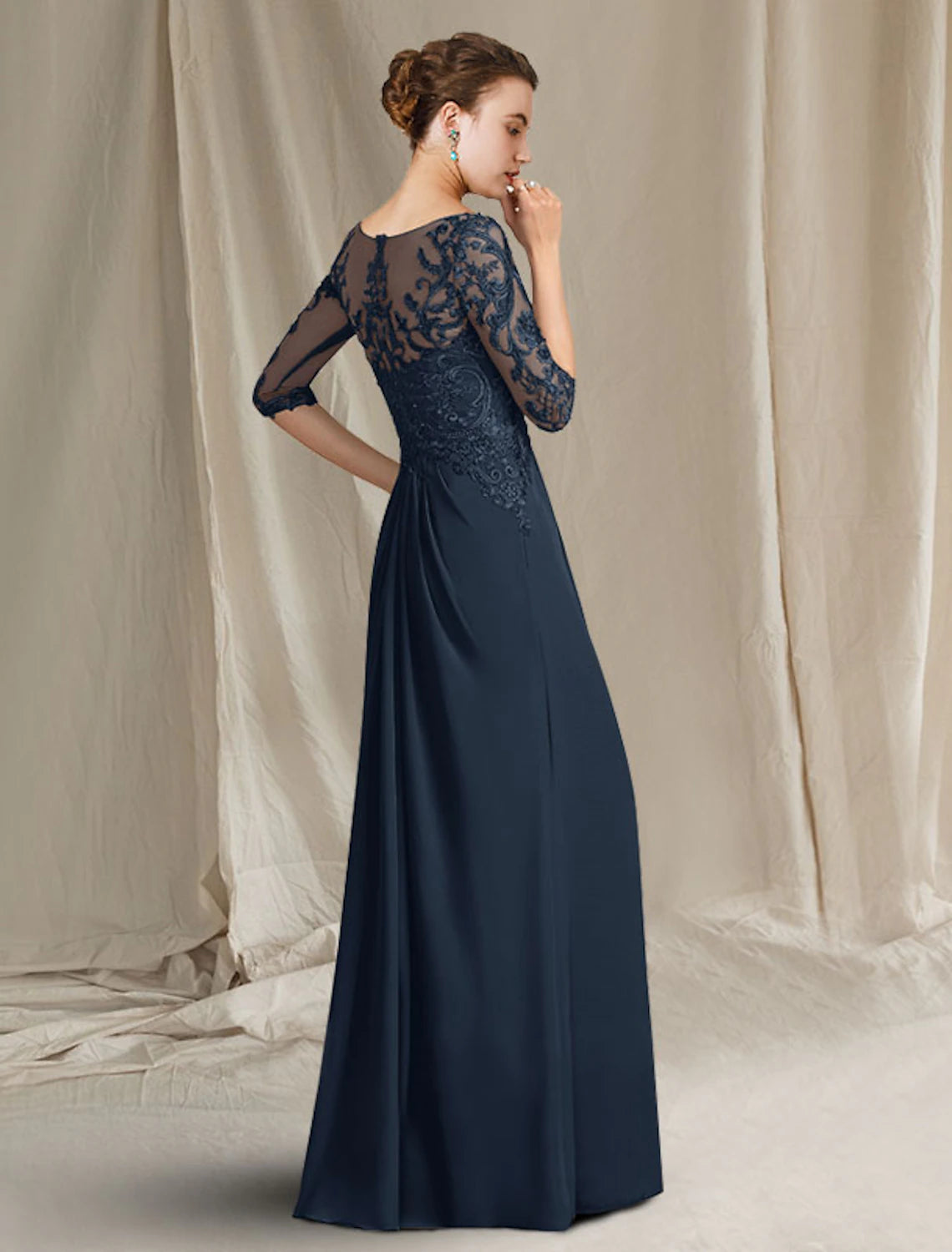 Etuikleid/Säulenkleid für die Brautmutter, elegante Übergröße, Rundhalsausschnitt, bodenlang, Chiffon, Spitze, 3/4-Ärmel mit Falten, Rüschen, Applikationen