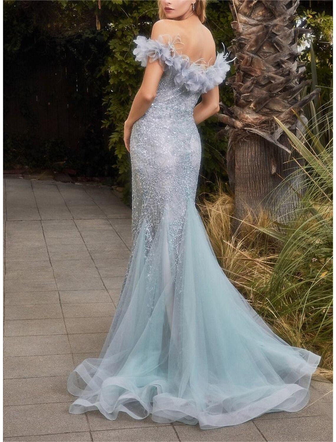 Meerjungfrau/Trompete Ballkleider Glitzerkleid Abschlussball Sweep/Pinsel Schleppe Ärmellos Schulterfrei Organza mit Strass Feder Glitzer