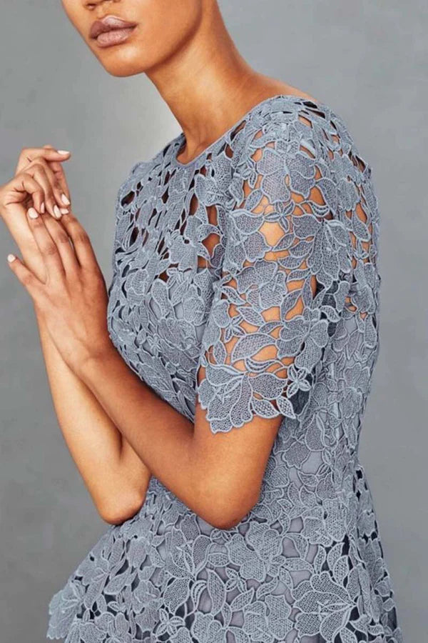 Kleid für die Brautmutter mit einem Kragen und kurzen Ärmeln und Fischschwanz-Schnitt