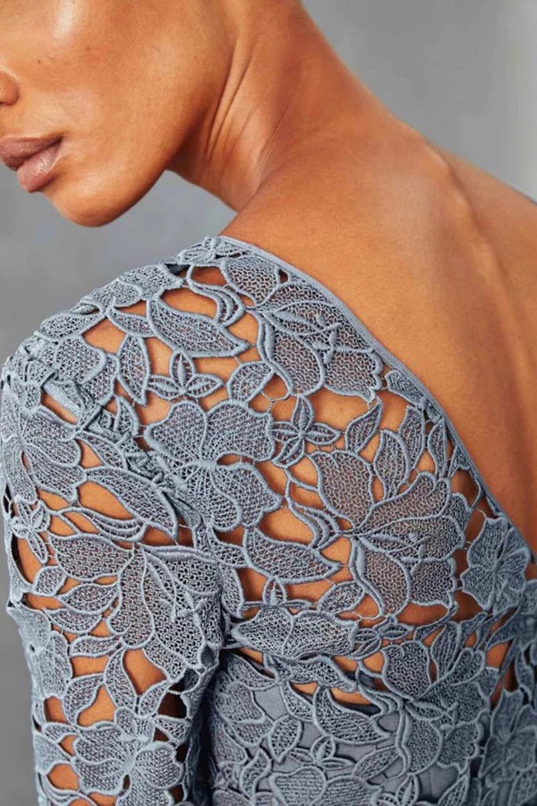Kleid für die Brautmutter mit einem Kragen und kurzen Ärmeln und Fischschwanz-Schnitt