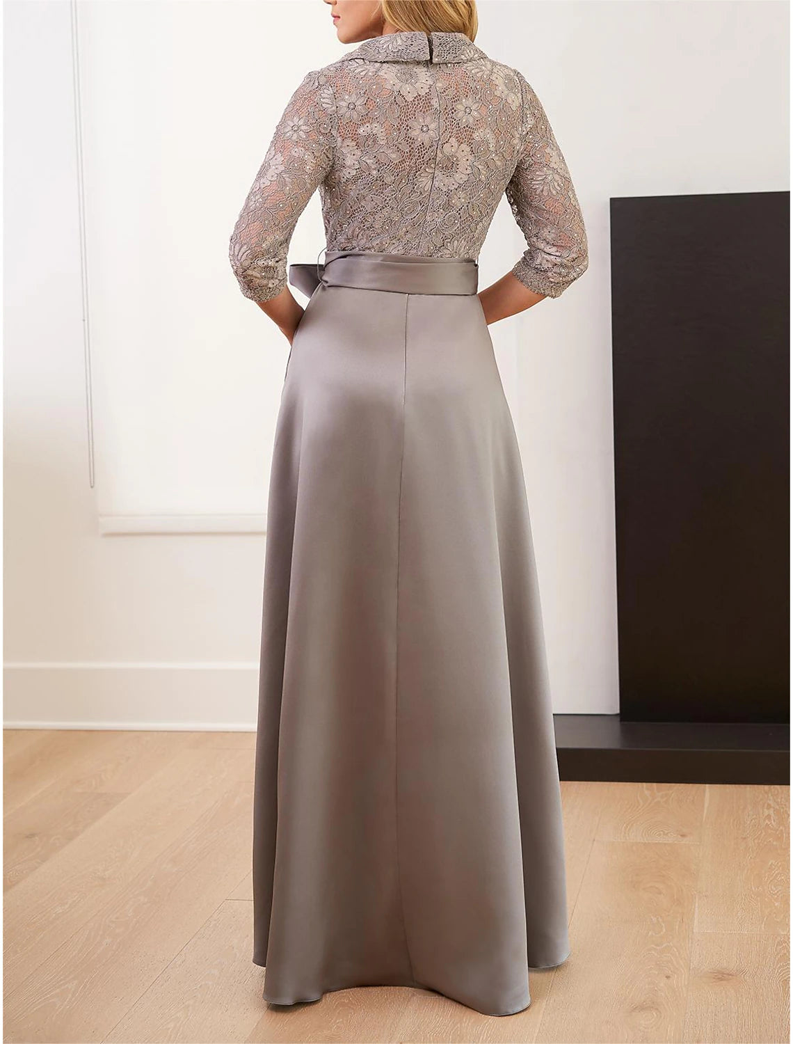 Robe de mère de la mariée coupe A-Line, élégante, col chemise, longueur au sol, dentelle, paillettes, satin italien, manches 3/4, avec ceinture/nœud(s) en ruban, paillettes