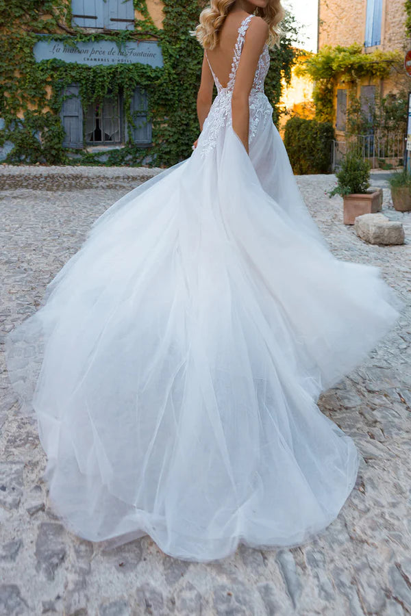 Robe de mariée bohème fantaisie à col en V et appliques en dentelle
