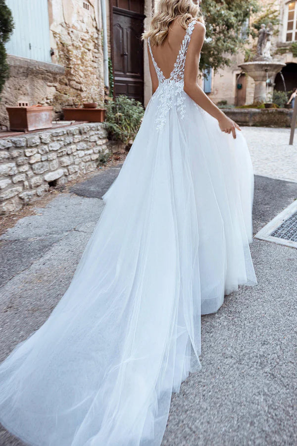 Robe de mariée bohème fantaisie à col en V et appliques en dentelle