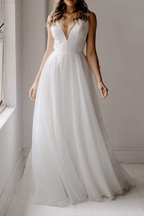 Robe de mariée minimaliste de style bohème ivoire à col en V profond en forme de A avec robe de mariée dos nu