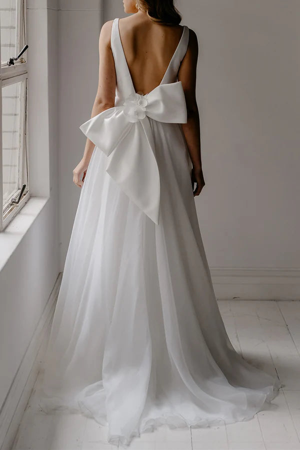 Robe de mariée minimaliste de style bohème ivoire à col en V profond en forme de A avec robe de mariée dos nu