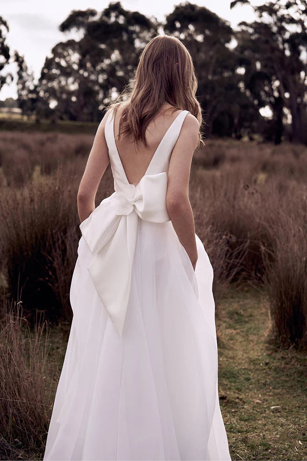 A-shaped deep V-neck ivory minimalist Bohemian style wedding dress with backless bride dress
