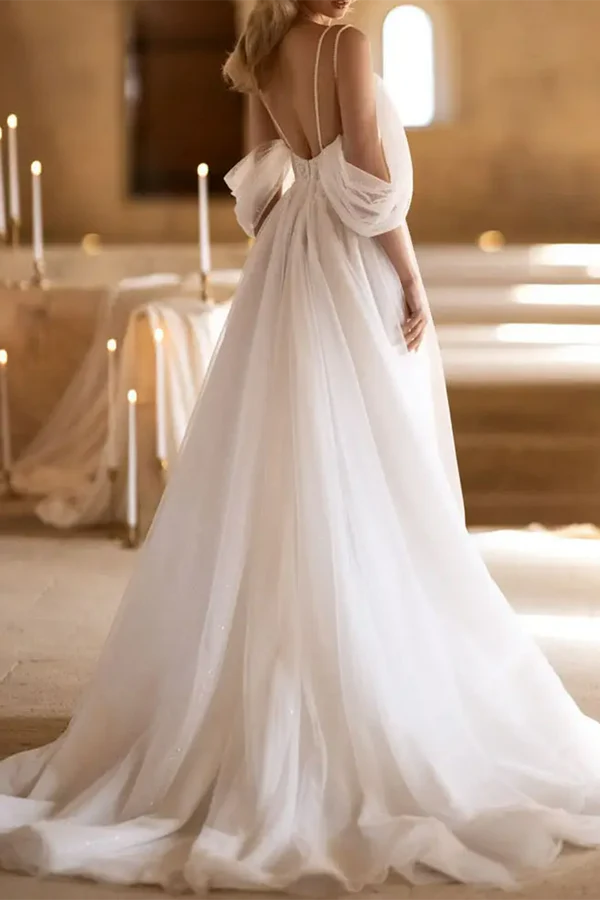 Robe de mariée style campagne en mousseline plissée à col en V profond et coupe trapèze