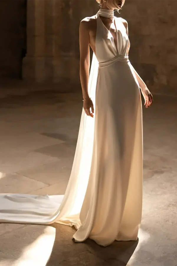 Robe de mariée trapèze unique, décolleté suspendu, dos nu, style bohème, avec traîne ample