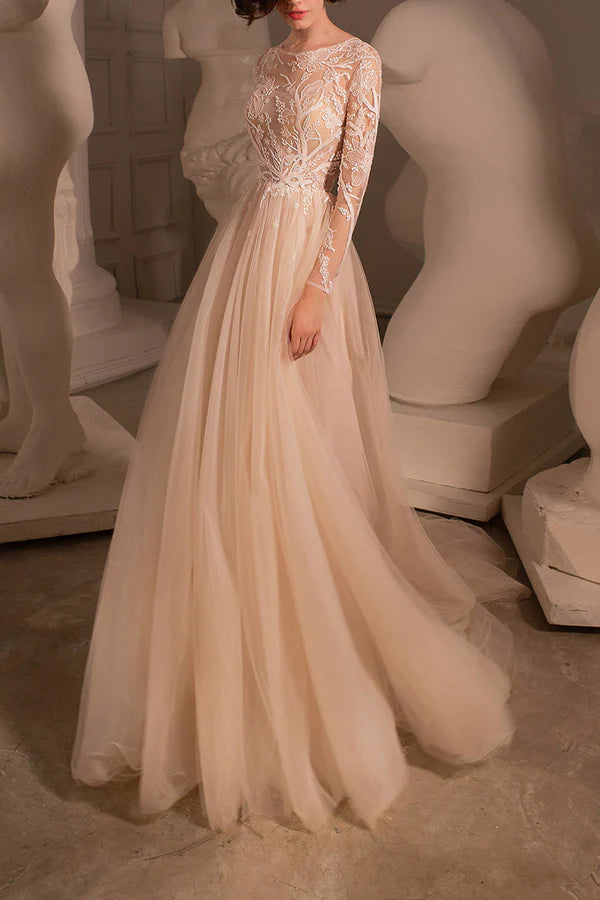 Robe de mariée style bohème à manches longues et col illusion en dentelle brodée