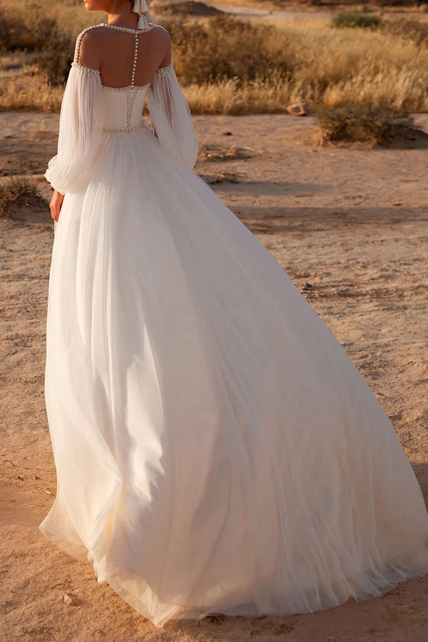 Robe de mariée bohème à manches longues et décolleté illusion en perles