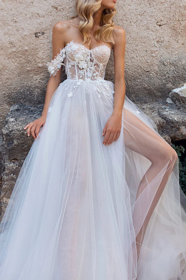 Robe de mariée bohème fendue en dentelle avec appliques en cœur