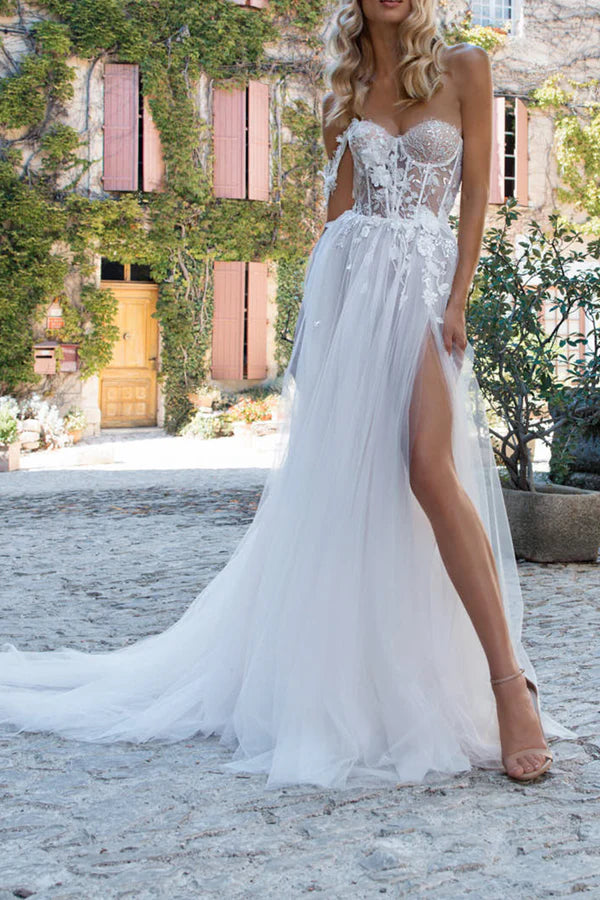 Robe de mariée bohème fendue en dentelle avec appliques en cœur