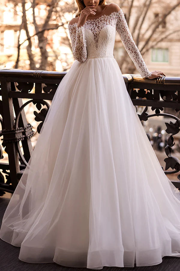 Robe de mariée unie à manches longues et col illusion en dentelle