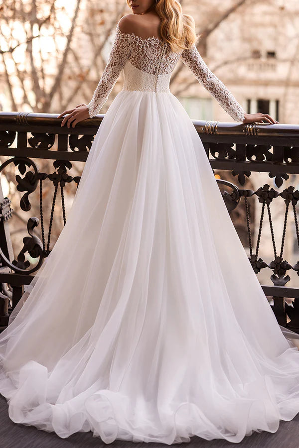 Robe de mariée unie à manches longues et col illusion en dentelle
