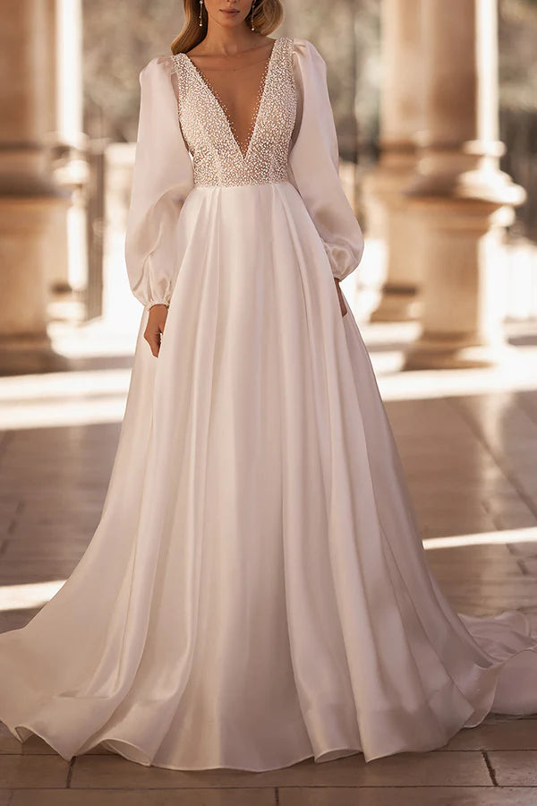 Robe de mariée simple à manches longues et col en V en forme de A avec perles luxueuses