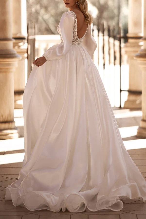 Robe de mariée simple à manches longues et col en V en forme de A avec perles luxueuses