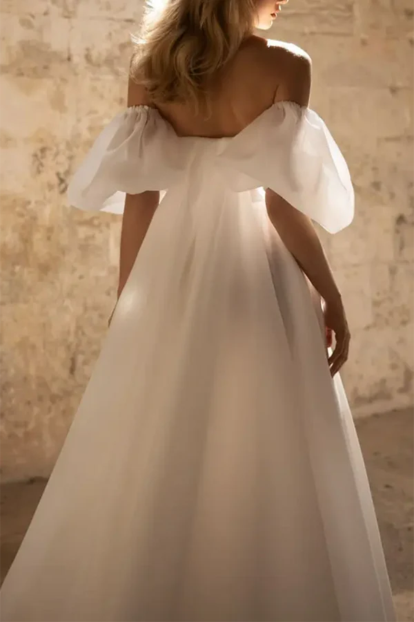 Robe de mariée champêtre à manches courtes et décolleté en cœur, avec traîne palais