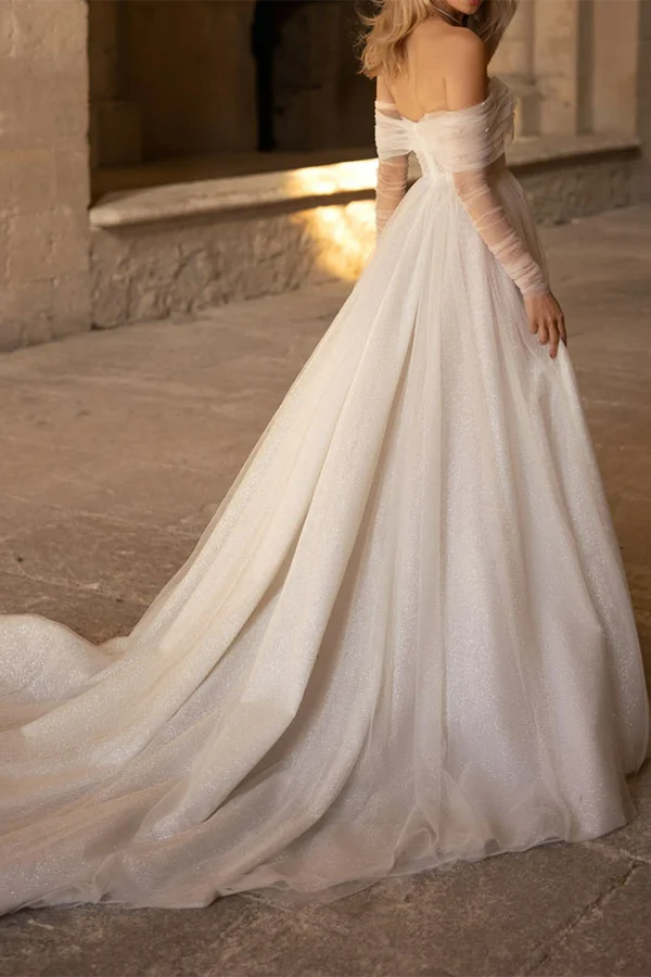 A Line Sweetheart Long sleeved Countryside Style Wedding Dress Paired with Palace Train