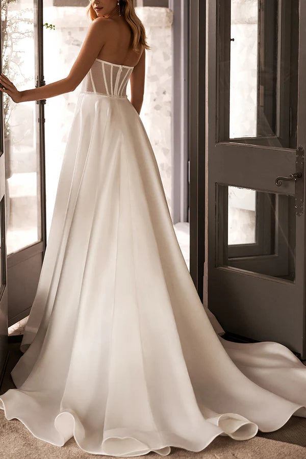 Robe de mariée en satin à fente haute en forme de cœur