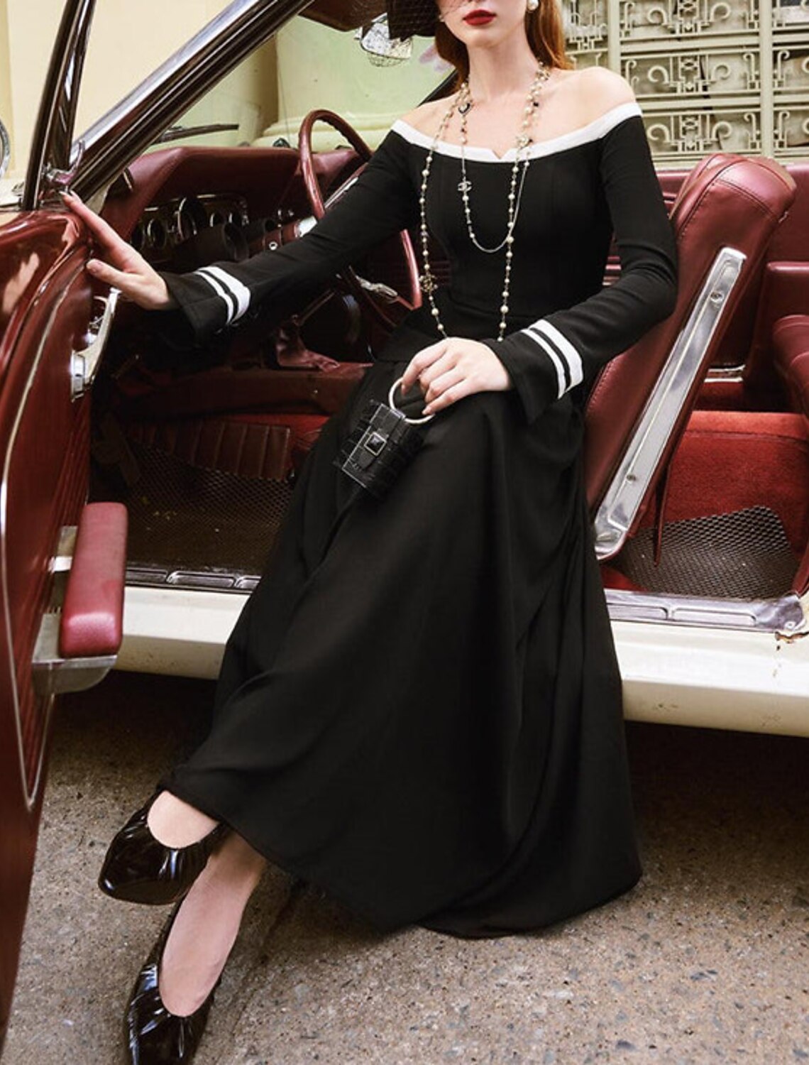 Robe de cocktail trapèze élégante, longueur cheville, manches longues, épaules dénudées, tissu extensible avec fronces