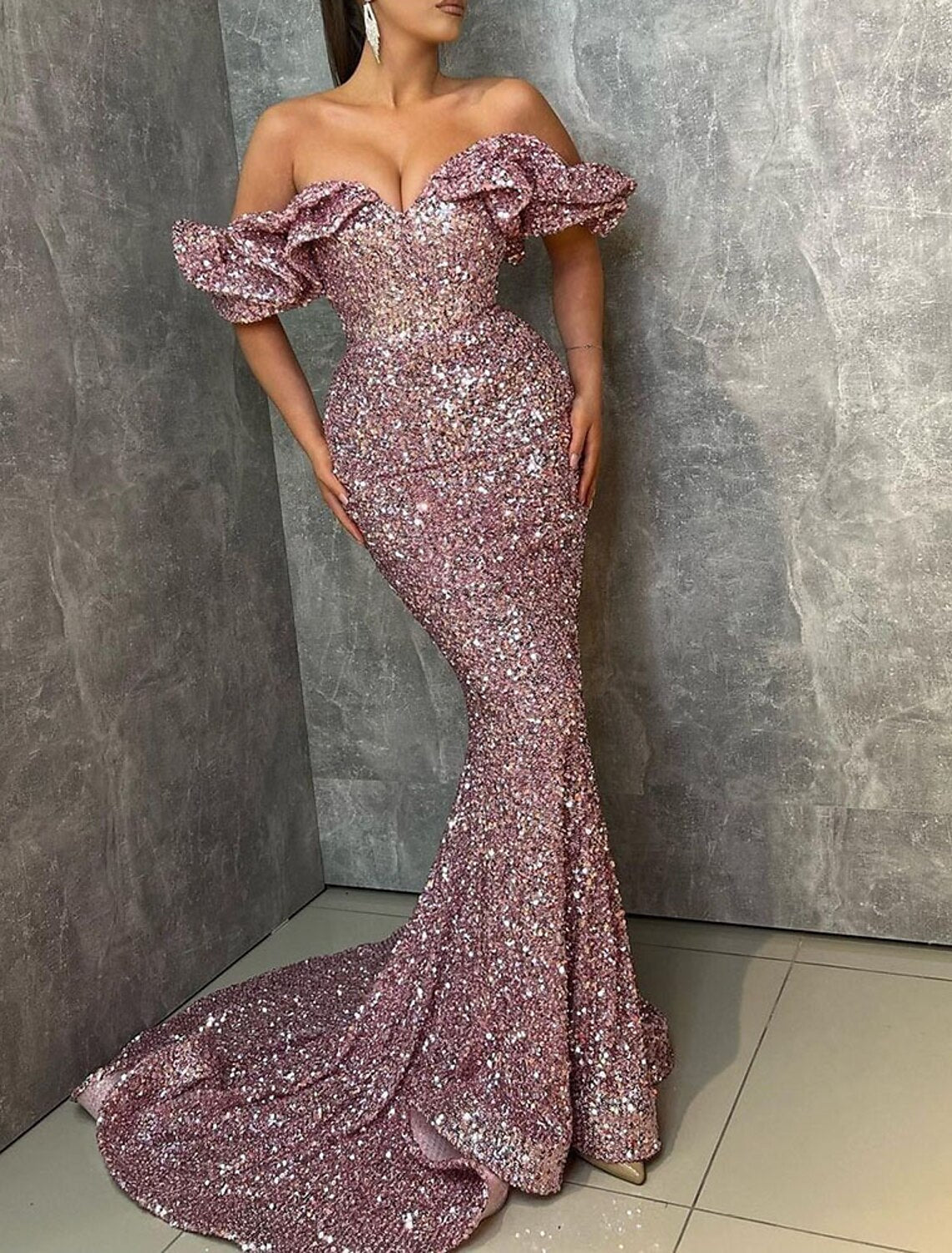 Meerjungfrau/Trompete Abendkleid Glitzerkleid Formelles Weihnachtskleid Hofschleppe Ärmellos Schulterfrei Paillettenbesetzt mit Paillettenrüschen