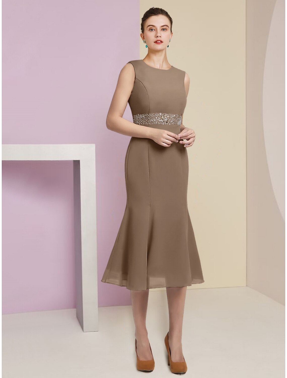 Meerjungfrau/Trompete Mutter der Braut Kleid Hochzeitsgast Elegante Scoop Neck Tee Länge Chiffon Langarm mit Kristallen Rüschen