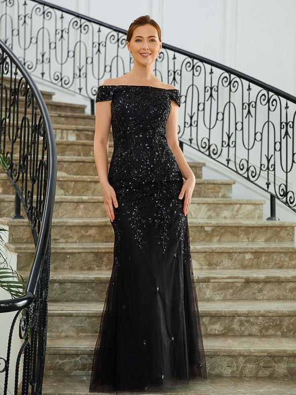 Robe de mère de la mariée fourreau/colonne en tulle, perles, épaules dénudées, sans manches, longueur au sol