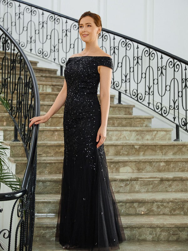 Robe de mère de la mariée fourreau/colonne en tulle, perles, épaules dénudées, sans manches, longueur au sol