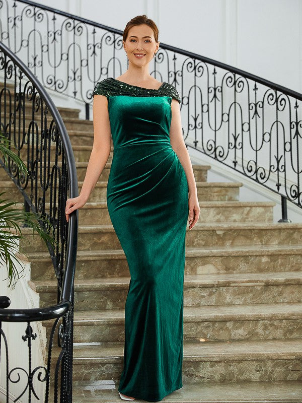 Robe de mère de la mariée fourreau/colonne en velours froncé, col en V, sans manches, longueur au sol