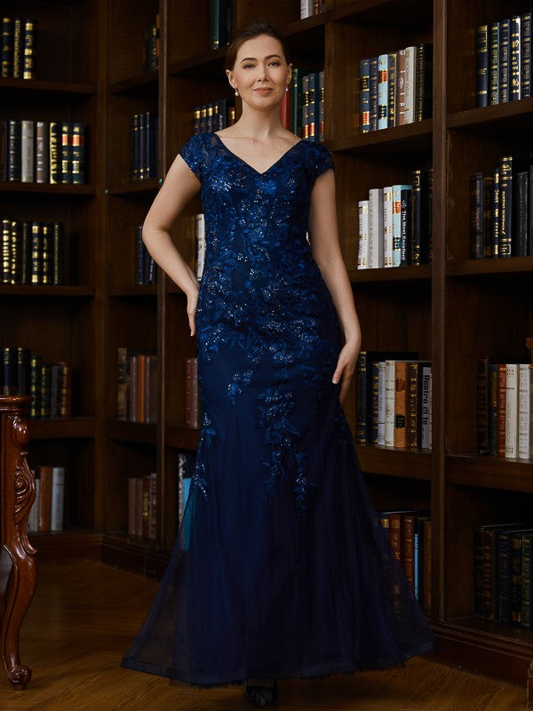 Robe de mère de la mariée fourreau/colonne en tulle, col en V, manches courtes, longueur au sol