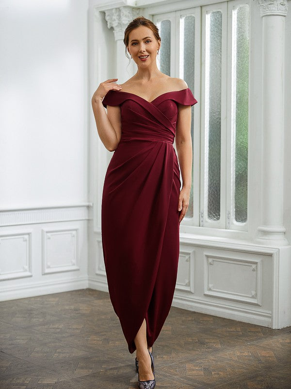 Etui-/Säulen-Kleid aus Stretch-Krepp mit Rüschen, schulterfrei, ärmellos, bodenlang