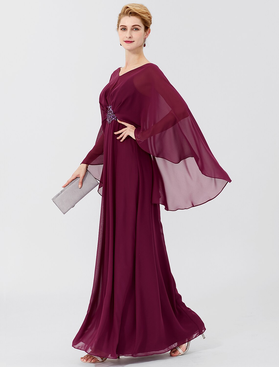 Etuikleid/Säulenkleid für die Mutter der Braut, formell, elegant, klassisch und zeitlos, elegant und luxuriös, V-Ausschnitt, bodenlang, Chiffon, lange Ärmel, mit Falten, Perlenbesatz